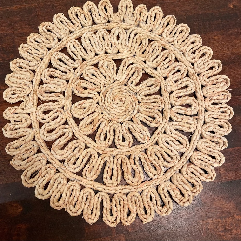 Round Woven Placemats, Flower Style Maize, Natural Braided,‎ 15 inch - Set of 2